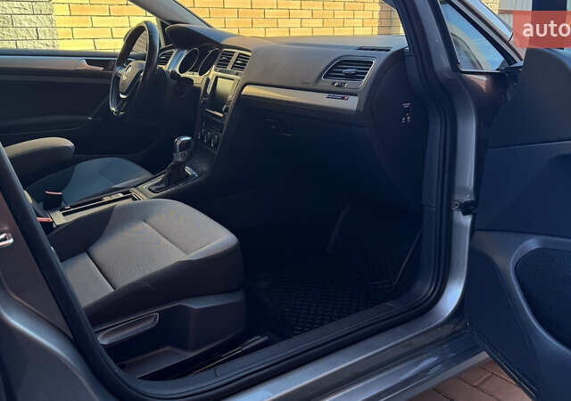 Серый Фольксваген e-Golf, объемом двигателя 0 л и пробегом 133 тыс. км за 8400 $, фото 16 на Automoto.ua