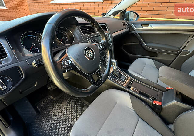 Серый Фольксваген e-Golf, объемом двигателя 0 л и пробегом 133 тыс. км за 8400 $, фото 22 на Automoto.ua