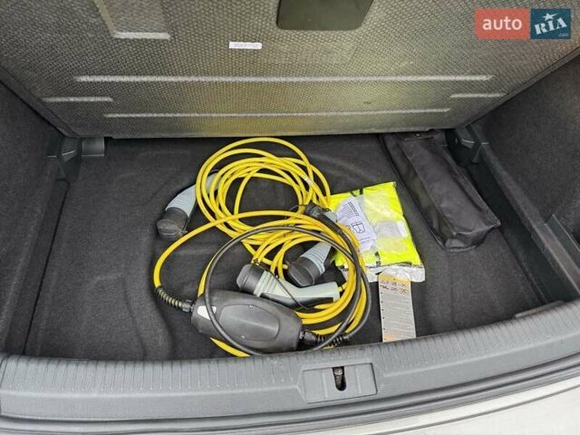 Серый Фольксваген e-Golf, объемом двигателя 0 л и пробегом 90 тыс. км за 8000 $, фото 8 на Automoto.ua