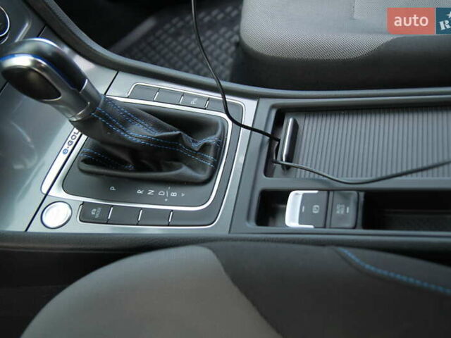 Серый Фольксваген e-Golf, объемом двигателя 0 л и пробегом 162 тыс. км за 8499 $, фото 31 на Automoto.ua