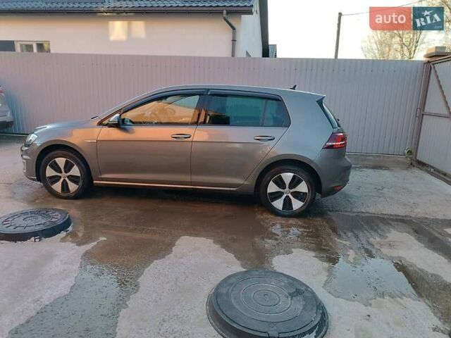 Серый Фольксваген e-Golf, объемом двигателя 0 л и пробегом 136 тыс. км за 10000 $, фото 4 на Automoto.ua