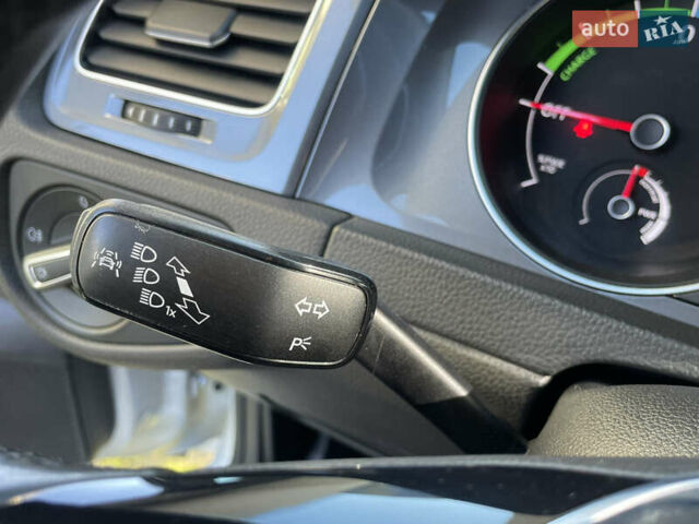 Серый Фольксваген e-Golf, объемом двигателя 0 л и пробегом 98 тыс. км за 8750 $, фото 40 на Automoto.ua