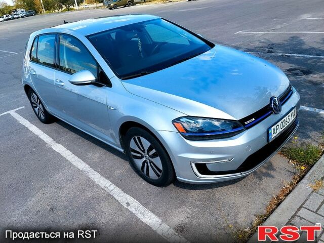 Серый Фольксваген e-Golf, объемом двигателя 0 л и пробегом 88 тыс. км за 12700 $, фото 1 на Automoto.ua