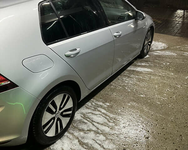 Серый Фольксваген e-Golf, объемом двигателя 0 л и пробегом 118 тыс. км за 8150 $, фото 3 на Automoto.ua
