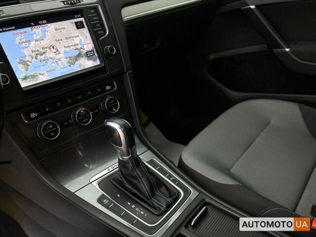 Серый Фольксваген e-Golf, объемом двигателя 24 л и пробегом 128 тыс. км за 10500 $, фото 23 на Automoto.ua
