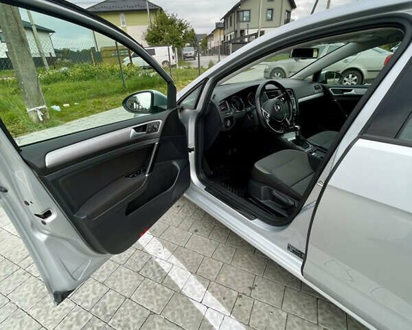 Серый Фольксваген e-Golf, объемом двигателя 0 л и пробегом 137 тыс. км за 8999 $, фото 8 на Automoto.ua