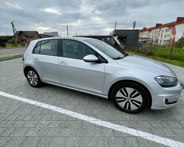 Серый Фольксваген e-Golf, объемом двигателя 0 л и пробегом 137 тыс. км за 8999 $, фото 1 на Automoto.ua