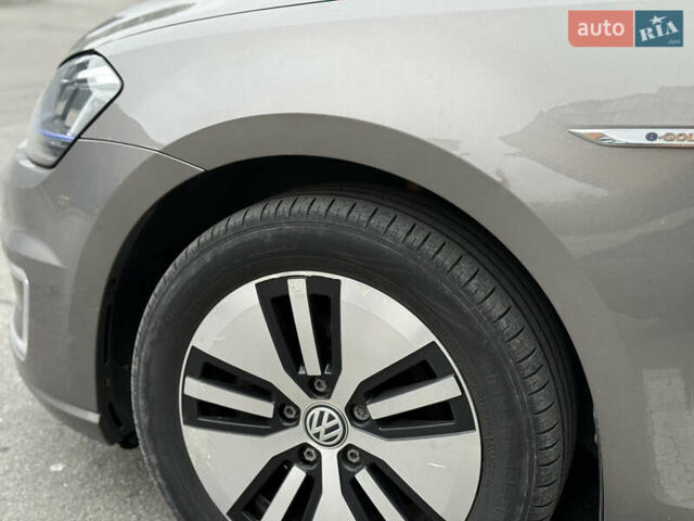 Серый Фольксваген e-Golf, объемом двигателя 0 л и пробегом 116 тыс. км за 8200 $, фото 28 на Automoto.ua