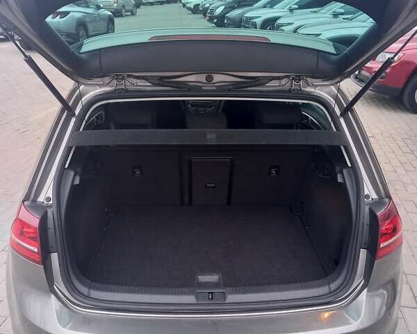 Серый Фольксваген e-Golf, объемом двигателя 0 л и пробегом 97 тыс. км за 10300 $, фото 27 на Automoto.ua