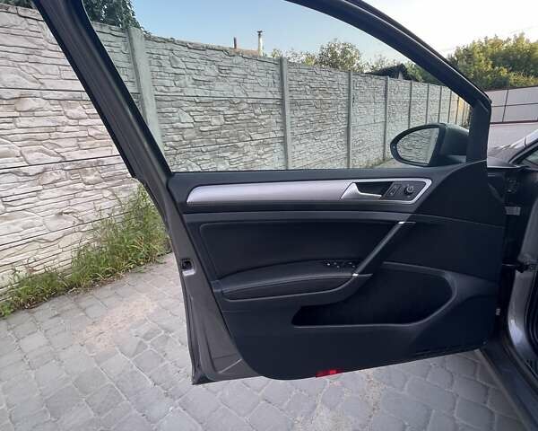 Сірий Фольксваген e-Golf, об'ємом двигуна 0 л та пробігом 118 тис. км за 9700 $, фото 4 на Automoto.ua