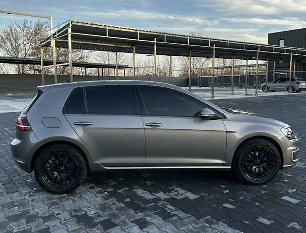 Серый Фольксваген e-Golf, объемом двигателя 0 л и пробегом 170 тыс. км за 9350 $, фото 6 на Automoto.ua