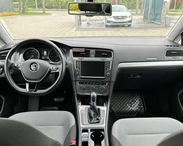 Сірий Фольксваген e-Golf, об'ємом двигуна 0 л та пробігом 141 тис. км за 9799 $, фото 10 на Automoto.ua