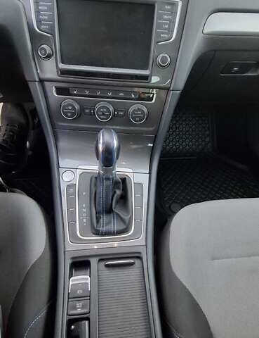 Серый Фольксваген e-Golf, объемом двигателя 0 л и пробегом 158 тыс. км за 8000 $, фото 19 на Automoto.ua