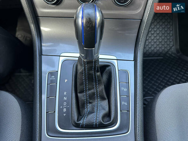 Серый Фольксваген e-Golf, объемом двигателя 0 л и пробегом 60 тыс. км за 9463 $, фото 24 на Automoto.ua