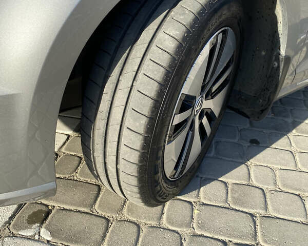 Сірий Фольксваген e-Golf, об'ємом двигуна 0 л та пробігом 121 тис. км за 10200 $, фото 6 на Automoto.ua