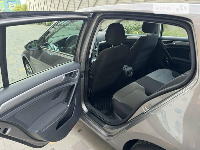 Сірий Фольксваген e-Golf, об'ємом двигуна 0 л та пробігом 105 тис. км за 9333 $, фото 21 на Automoto.ua