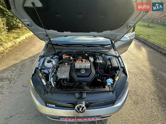 Серый Фольксваген e-Golf, объемом двигателя 0 л и пробегом 60 тыс. км за 9463 $, фото 21 на Automoto.ua