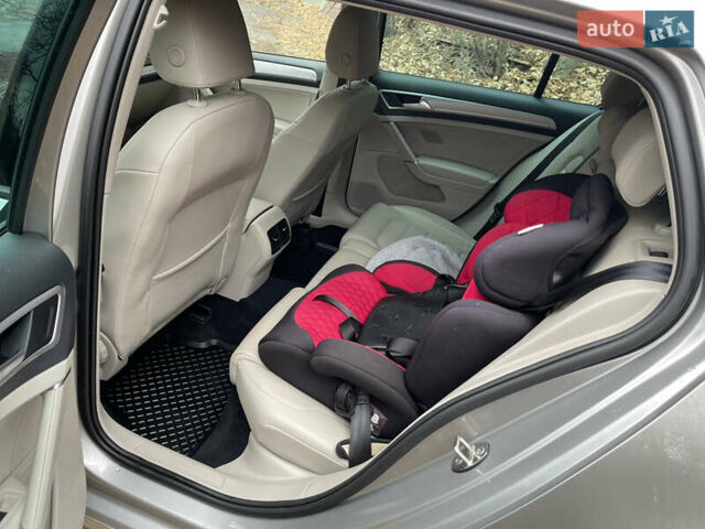 Серый Фольксваген e-Golf, объемом двигателя 0 л и пробегом 93 тыс. км за 9600 $, фото 14 на Automoto.ua