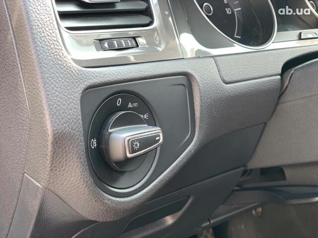 Серый Фольксваген e-Golf, объемом двигателя 0 л и пробегом 111 тыс. км за 9790 $, фото 20 на Automoto.ua