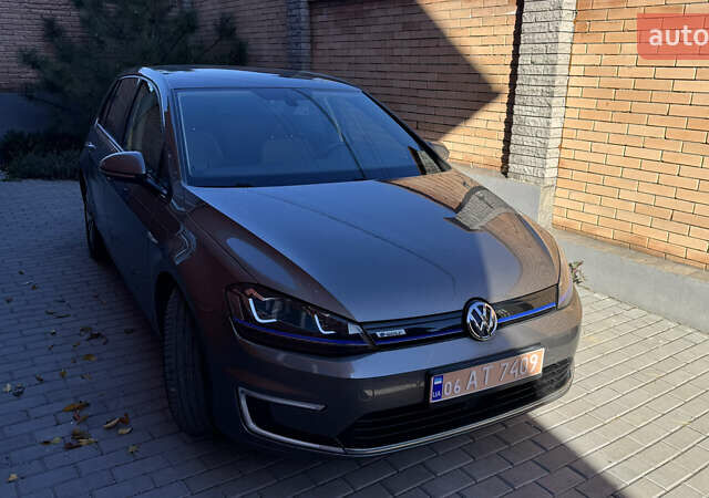 Серый Фольксваген e-Golf, объемом двигателя 0 л и пробегом 133 тыс. км за 8400 $, фото 4 на Automoto.ua