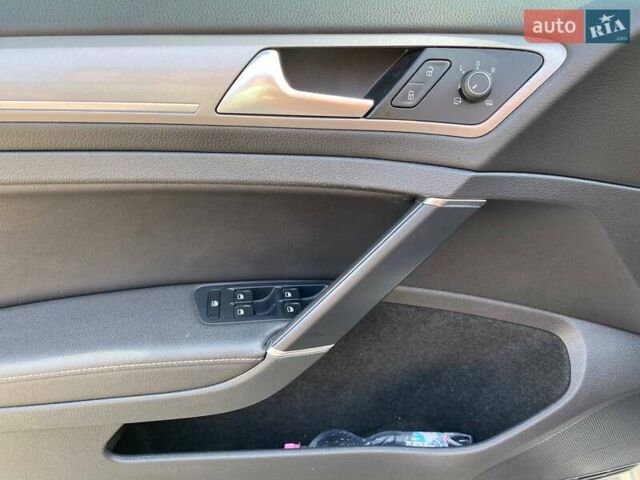 Серый Фольксваген e-Golf, объемом двигателя 0 л и пробегом 81 тыс. км за 13000 $, фото 14 на Automoto.ua