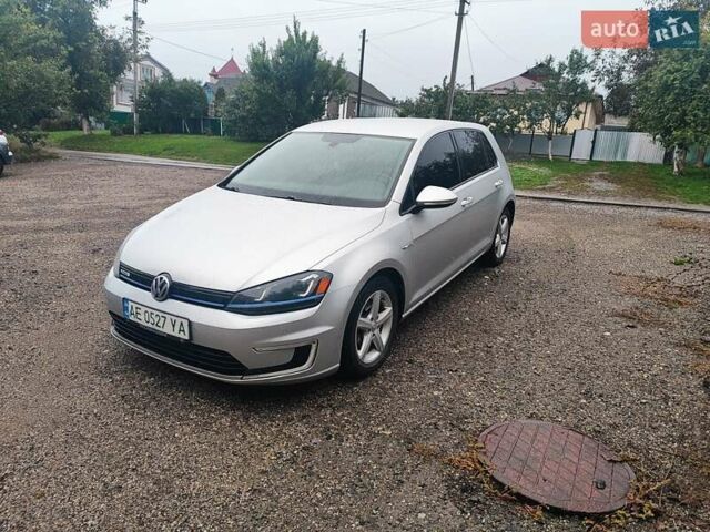 Серый Фольксваген e-Golf, объемом двигателя 0 л и пробегом 99 тыс. км за 10000 $, фото 5 на Automoto.ua
