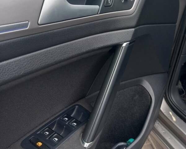 Сірий Фольксваген e-Golf, об'ємом двигуна 0 л та пробігом 97 тис. км за 9700 $, фото 30 на Automoto.ua