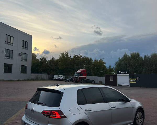 Серый Фольксваген e-Golf, объемом двигателя 0 л и пробегом 130 тыс. км за 8999 $, фото 7 на Automoto.ua