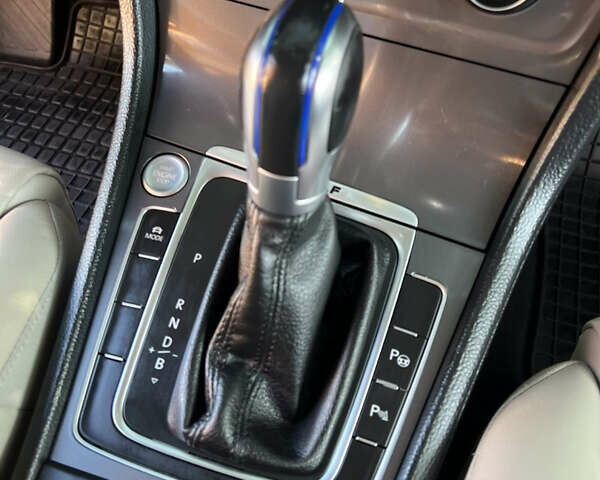 Серый Фольксваген e-Golf, объемом двигателя 0 л и пробегом 152 тыс. км за 9199 $, фото 16 на Automoto.ua