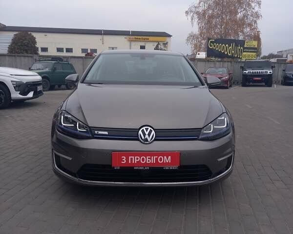 Серый Фольксваген e-Golf, объемом двигателя 0 л и пробегом 97 тыс. км за 10300 $, фото 3 на Automoto.ua