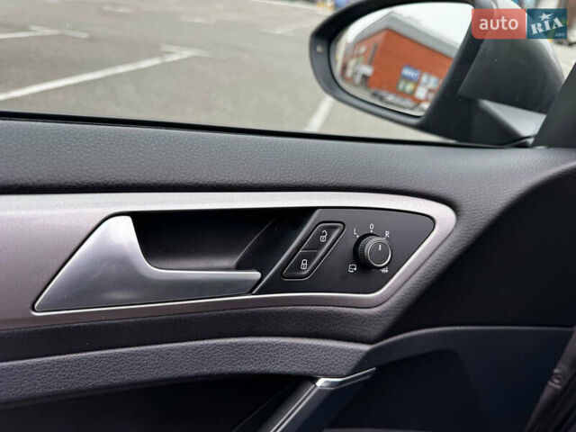 Серый Фольксваген e-Golf, объемом двигателя 0 л и пробегом 129 тыс. км за 10300 $, фото 17 на Automoto.ua