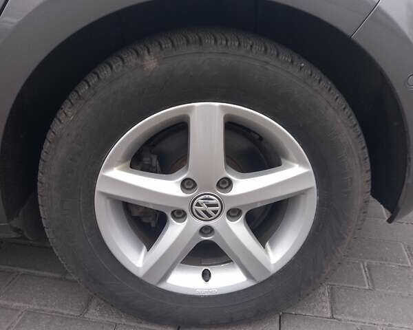 Серый Фольксваген e-Golf, объемом двигателя 0 л и пробегом 97 тыс. км за 10300 $, фото 9 на Automoto.ua