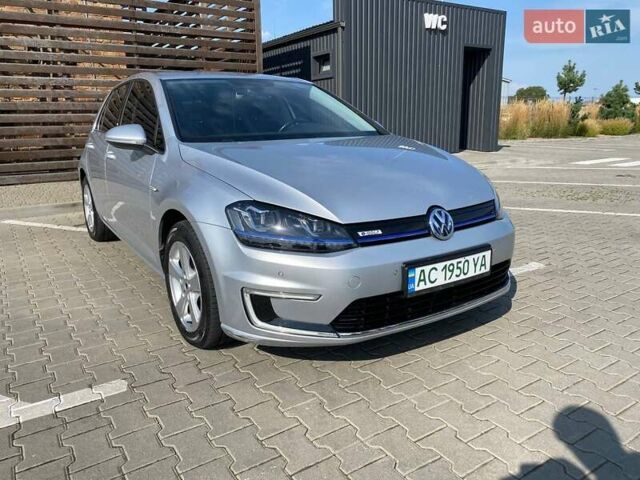 Серый Фольксваген e-Golf, объемом двигателя 0 л и пробегом 81 тыс. км за 13000 $, фото 1 на Automoto.ua