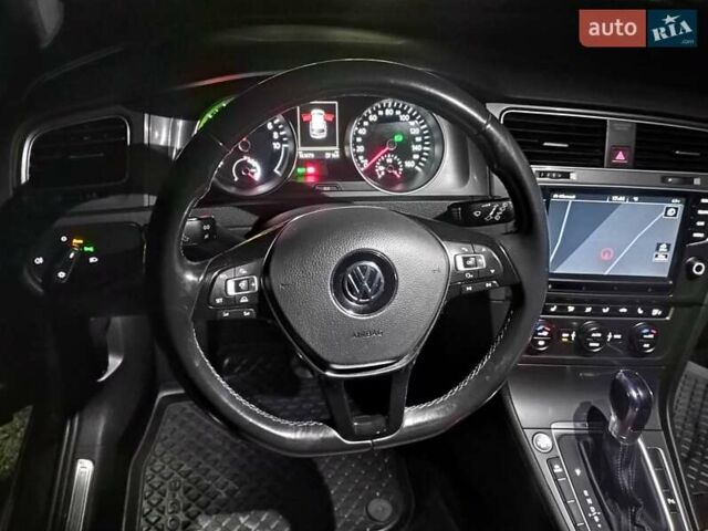 Серый Фольксваген e-Golf, объемом двигателя 0 л и пробегом 162 тыс. км за 8499 $, фото 27 на Automoto.ua