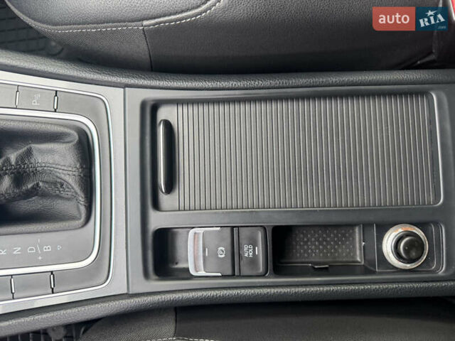 Серый Фольксваген e-Golf, объемом двигателя 0 л и пробегом 99 тыс. км за 9490 $, фото 48 на Automoto.ua