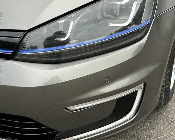 Серый Фольксваген e-Golf, объемом двигателя 0 л и пробегом 103 тыс. км за 8500 $, фото 7 на Automoto.ua