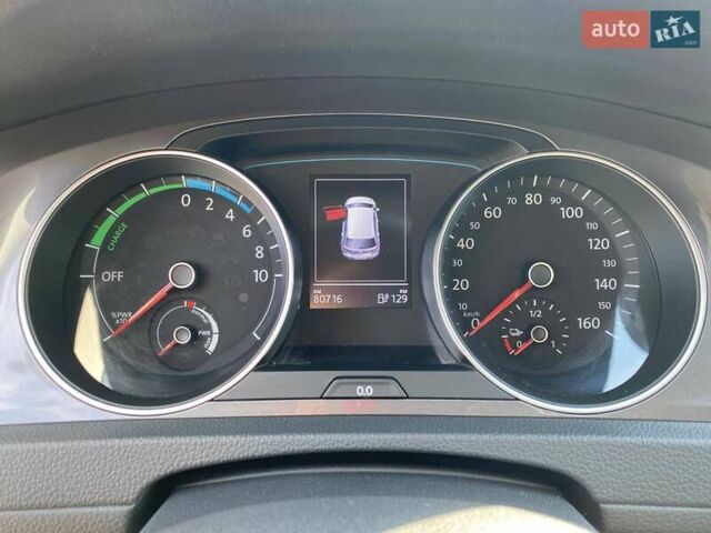 Серый Фольксваген e-Golf, объемом двигателя 0 л и пробегом 81 тыс. км за 13000 $, фото 12 на Automoto.ua