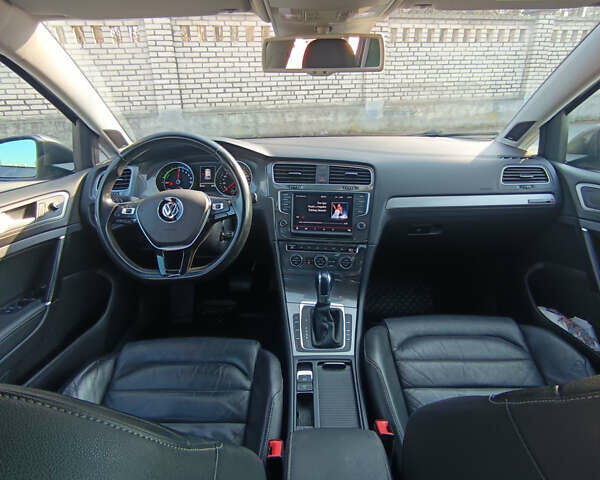 Серый Фольксваген e-Golf, объемом двигателя 0 л и пробегом 80 тыс. км за 8900 $, фото 20 на Automoto.ua