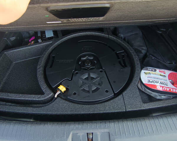 Серый Фольксваген e-Golf, объемом двигателя 0 л и пробегом 80 тыс. км за 8900 $, фото 9 на Automoto.ua