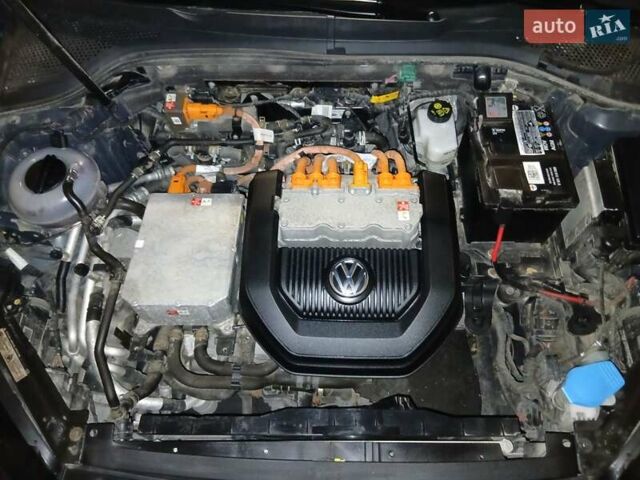 Серый Фольксваген e-Golf, объемом двигателя 0 л и пробегом 142 тыс. км за 9700 $, фото 6 на Automoto.ua