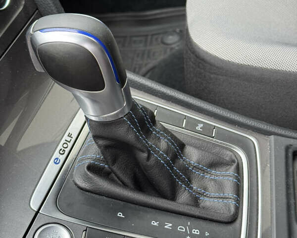 Серый Фольксваген e-Golf, объемом двигателя 0 л и пробегом 106 тыс. км за 7500 $, фото 11 на Automoto.ua
