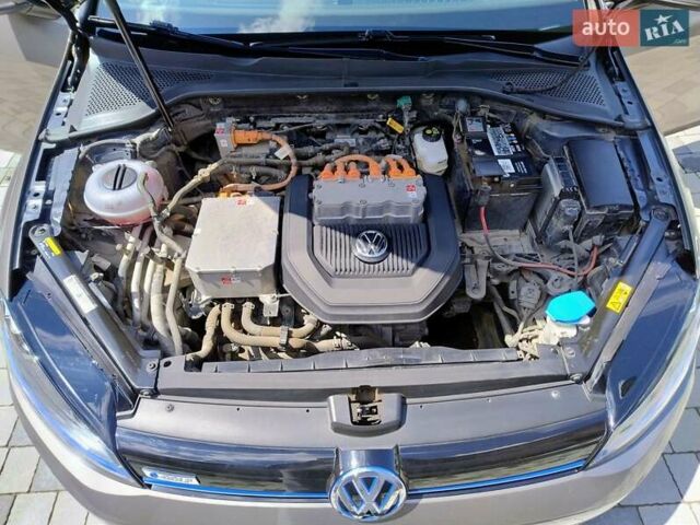 Серый Фольксваген e-Golf, объемом двигателя 0 л и пробегом 135 тыс. км за 8999 $, фото 33 на Automoto.ua