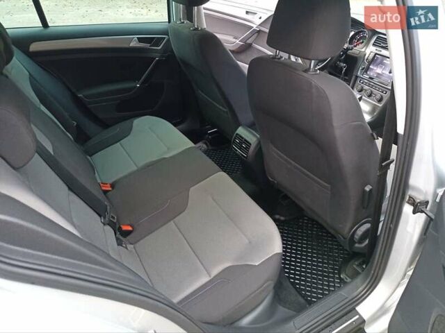 Серый Фольксваген e-Golf, объемом двигателя 0 л и пробегом 140 тыс. км за 11000 $, фото 15 на Automoto.ua