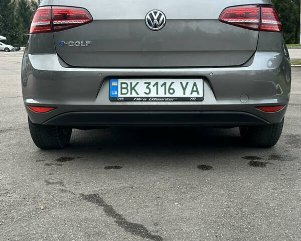 Серый Фольксваген e-Golf, объемом двигателя 0 л и пробегом 103 тыс. км за 8500 $, фото 6 на Automoto.ua