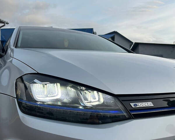 Серый Фольксваген e-Golf, объемом двигателя 0 л и пробегом 130 тыс. км за 8999 $, фото 12 на Automoto.ua