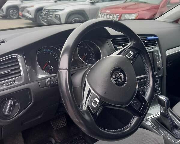 Серый Фольксваген e-Golf, объемом двигателя 0 л и пробегом 97 тыс. км за 10300 $, фото 13 на Automoto.ua