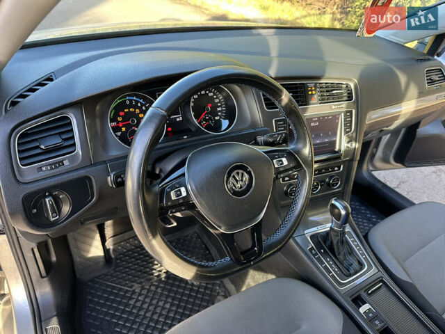 Серый Фольксваген e-Golf, объемом двигателя 0 л и пробегом 60 тыс. км за 9463 $, фото 15 на Automoto.ua