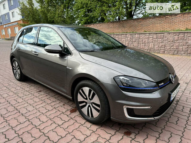 Серый Фольксваген e-Golf, объемом двигателя 0 л и пробегом 88 тыс. км за 11400 $, фото 4 на Automoto.ua