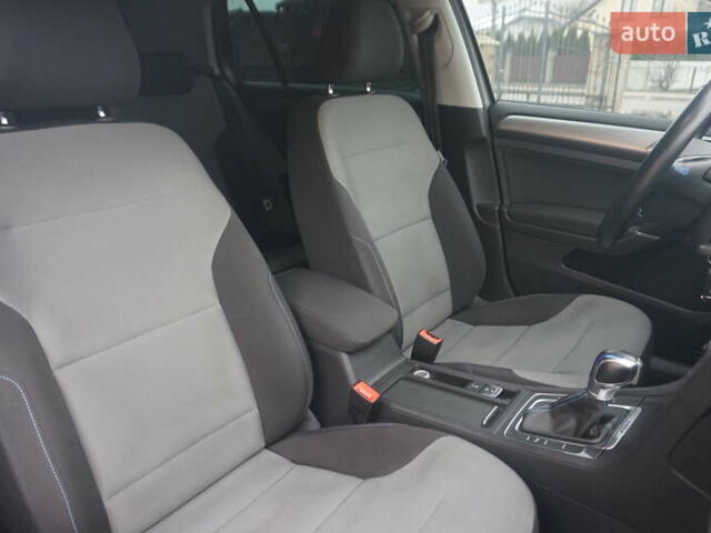 Серый Фольксваген e-Golf, объемом двигателя 0 л и пробегом 96 тыс. км за 8500 $, фото 38 на Automoto.ua