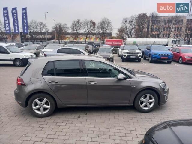 Серый Фольксваген e-Golf, объемом двигателя 0 л и пробегом 97 тыс. км за 10300 $, фото 5 на Automoto.ua